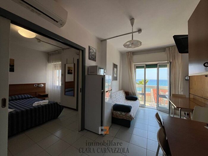 Appartamento bilocale in affitto in Via delle Magnolie, Centro, Diano Marina