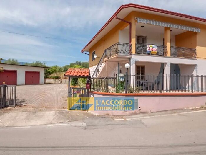 Casa con 6 locali in vendita in Colle San Donato, Fara Filiorum Petri