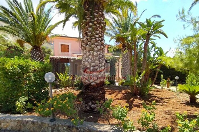Casa con 6 locali in vendita in Alcamo