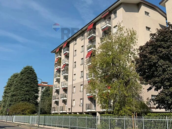 Appartamento trilocale in affitto in Via Lampugnano, Milano