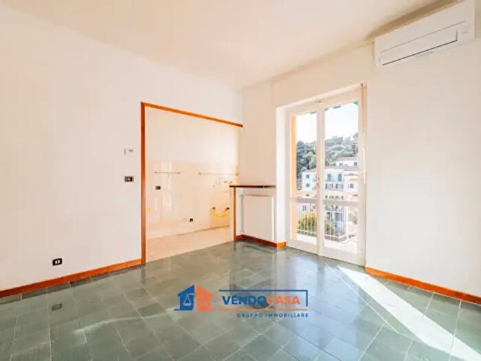 Appartamento trilocale in vendita in Via Michelangelo Corosu, Varazze