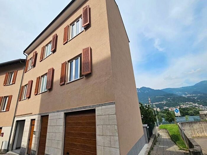 Appartamento trilocale in affitto in Olginate