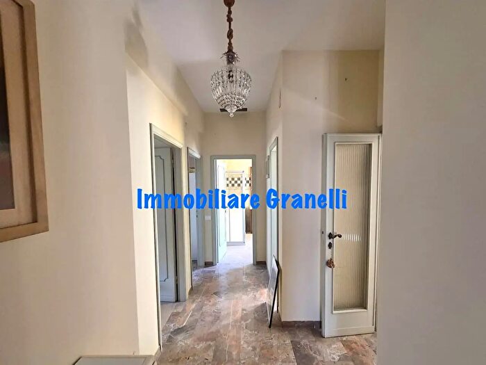 Appartamento con 6 locali in affitto in Via Nardi, Firenze