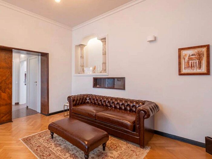 Appartamento trilocale in affitto in Via Melzo, Porta Venezia, Milano