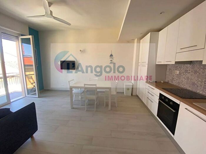 Appartamento trilocale in affitto in Via Giuseppe Verdi, Centro, Viareggio