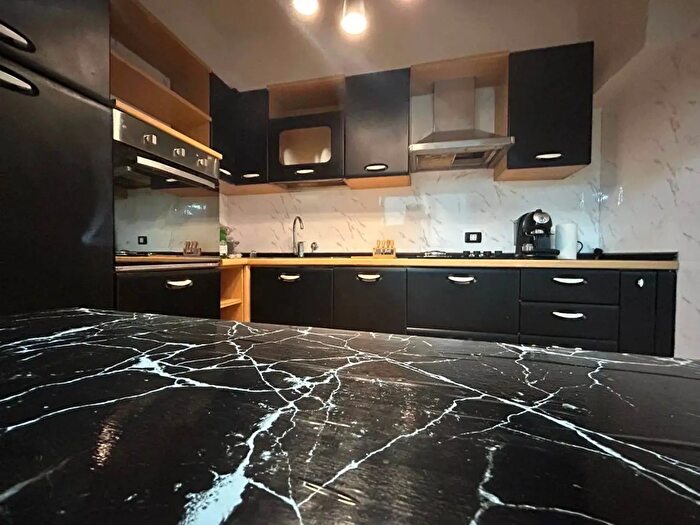 Appartamento trilocale in vendita in Vezzano Ligure