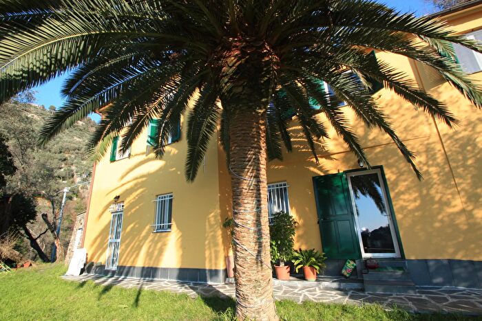 Casa con 8 locali in vendita in Recco