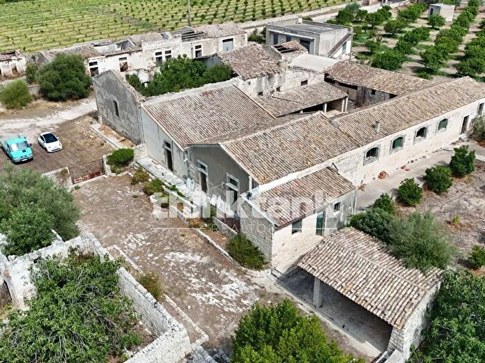Casa con 20 locali in vendita in Strada Provinciale, Noto