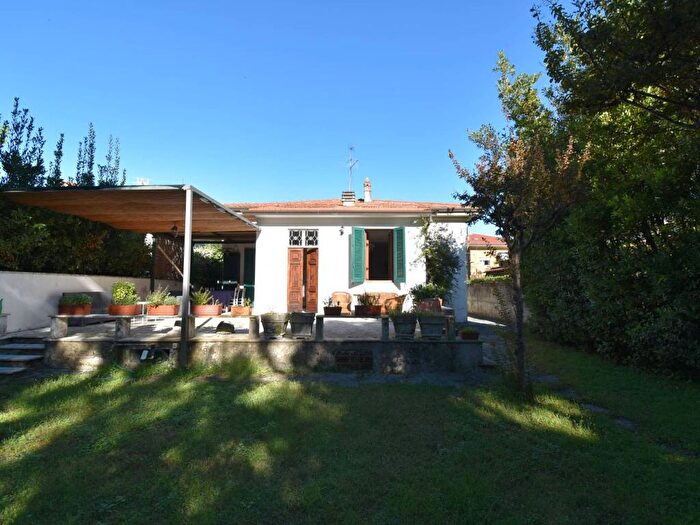 Casa con 6 locali in affitto in Piazza Maggio, Pietrasanta