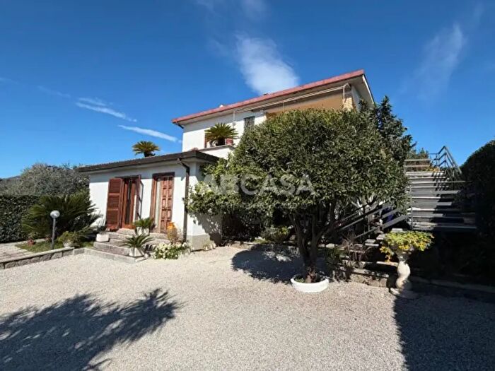 Casa con 6 locali in vendita in Via Ariana, Velletri