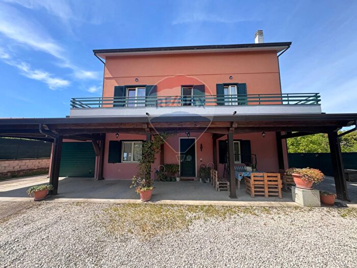 Casa con 13 locali in vendita in Contrda Santa Maria De Foras m, Campobasso