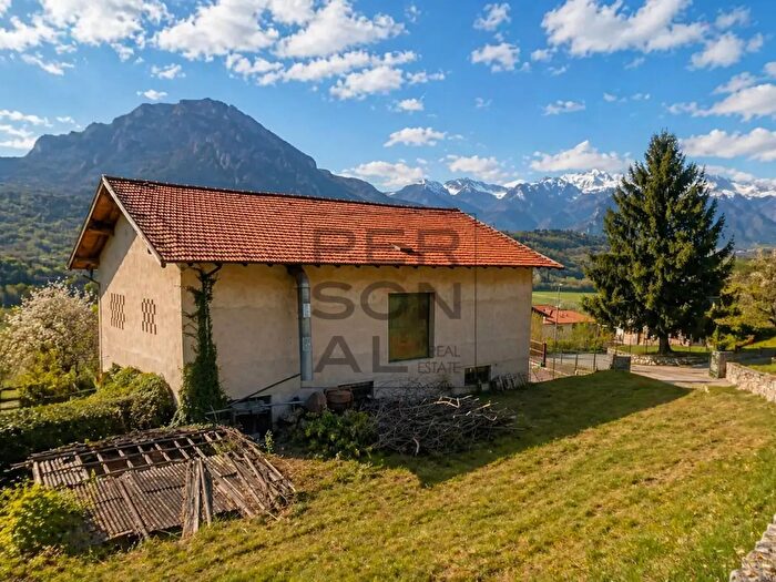 Casa con 10 locali in vendita in Madruzzo