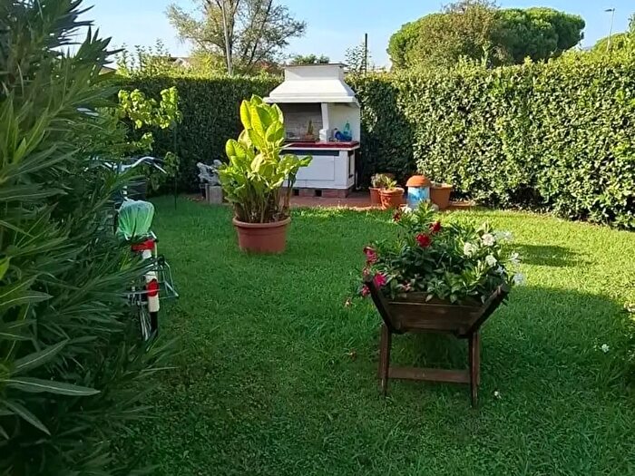 Casa quadrilocale in vendita in Massa