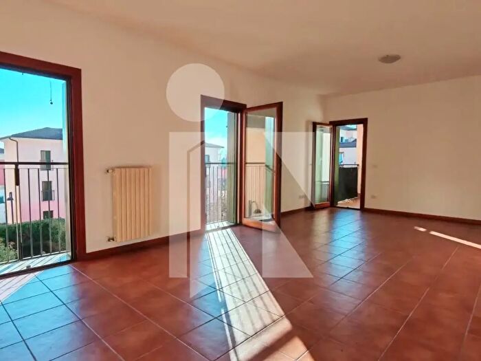 Appartamento trilocale in vendita in Via Bottoni, Mantova