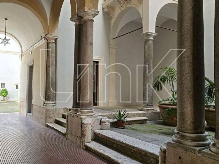 Appartamento trilocale in affitto in piazza San Luigi de Francesi, Pantheon, Roma