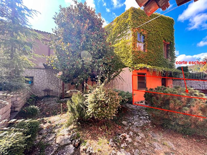 Casa con 10 locali in vendita in Vicolo del Piano, Fabriano
