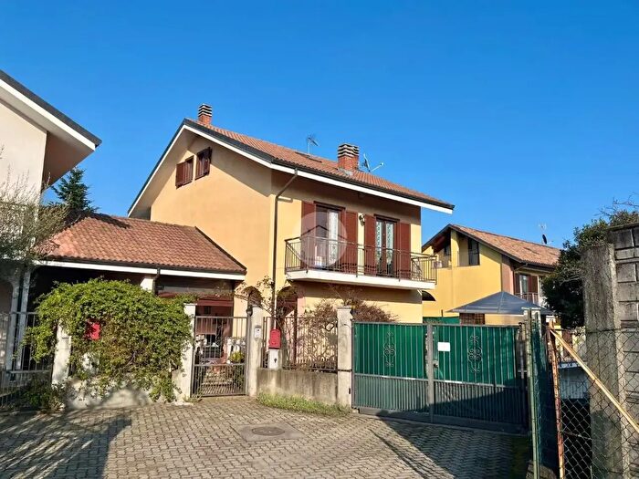 Casa con 6 locali in vendita in Via Sangano, Bruino