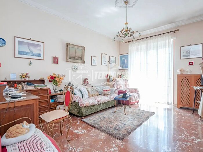 Appartamento trilocale in vendita in Via Isonzo, Torino