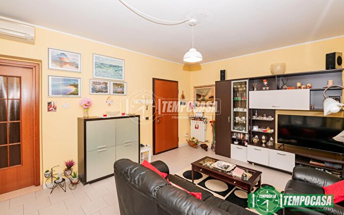 Appartamento quadrilocale in vendita in Via I Maggio a, Tavazzano Con Villavesco