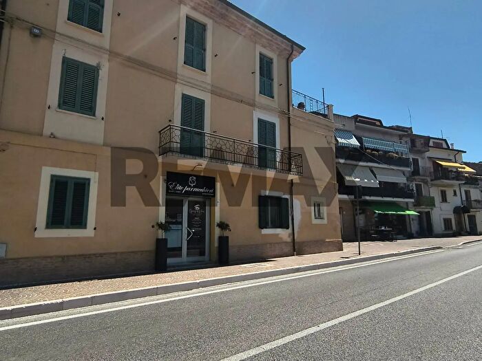 Casa con 5 locali in vendita in Corso Roma, Castel Frentano