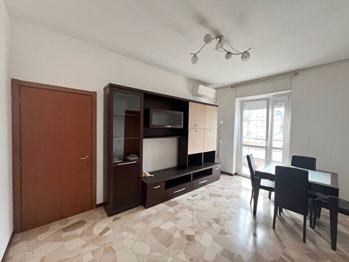 Appartamento bilocale in affitto in Via Germana De Stael, Dergano, Milano