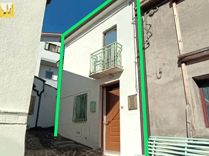 Casa quadrilocale in vendita in Frazione Rocciano, Teramo