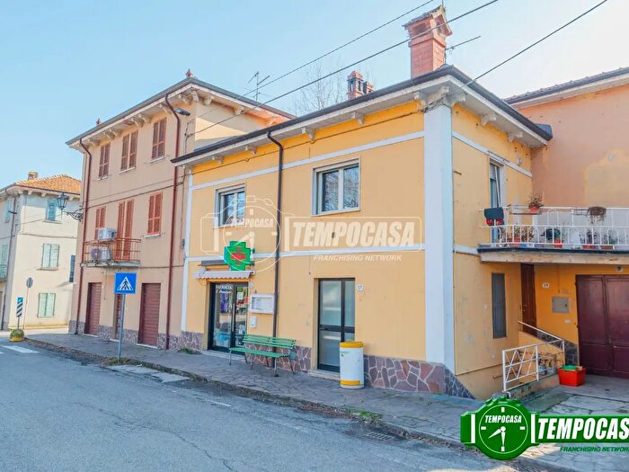 Appartamento trilocale in vendita in Via Roma, Piozzano