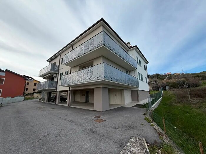 Appartamento con 6 locali in vendita in Adino Barcarelli, Tolentino