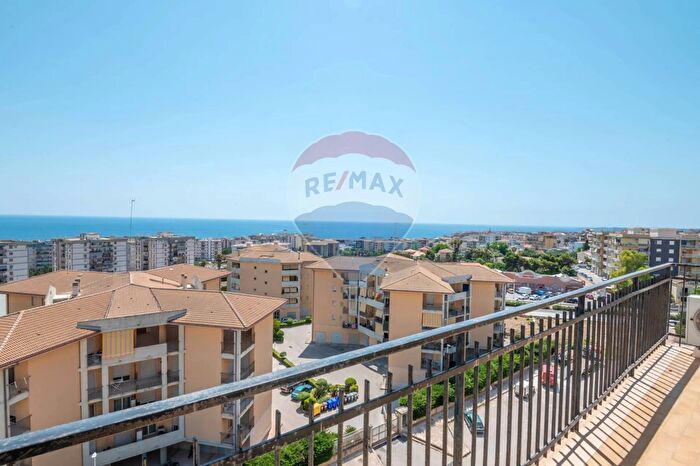 Appartamento con 5 locali in vendita in Via Salvatore Monteforte, Siracusa