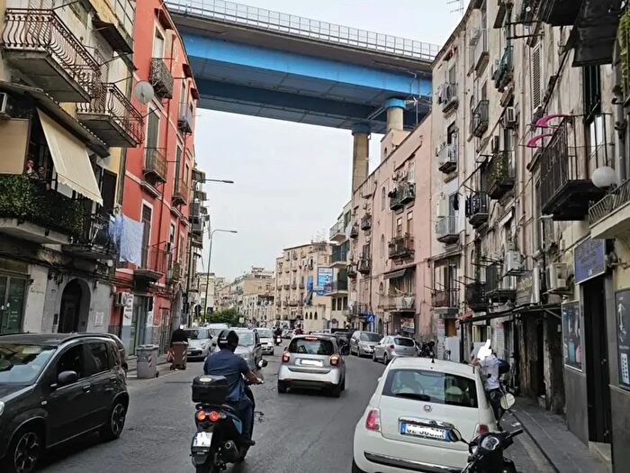 Appartamento monolocale in vendita in Calata Capodichino, Napoli