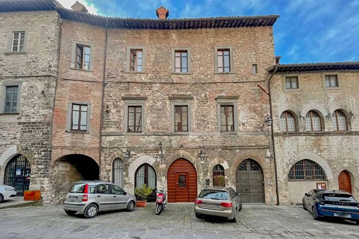 Appartamento con 6 locali in vendita in Via Ubaldo Baldassini Gubbio, Gubbio