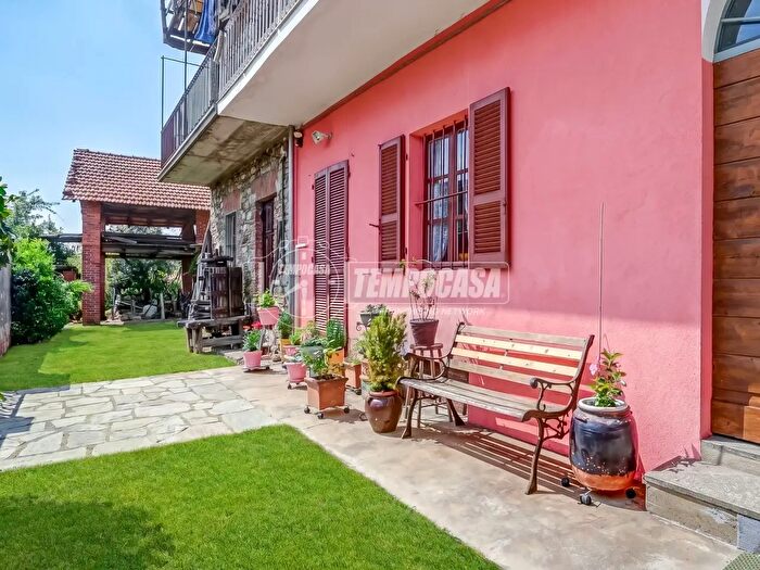 Casa quadrilocale in vendita in Vicolo Roggia Molinara, Cureggio