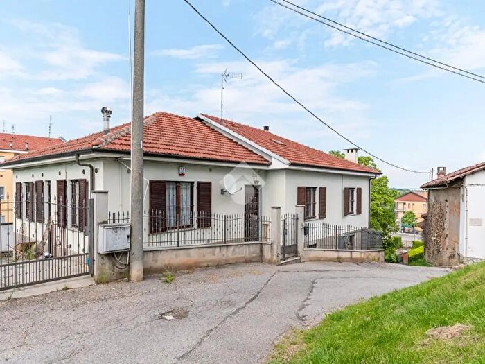 Casa con 7 locali in vendita in Vicolo Brunetta, Druento