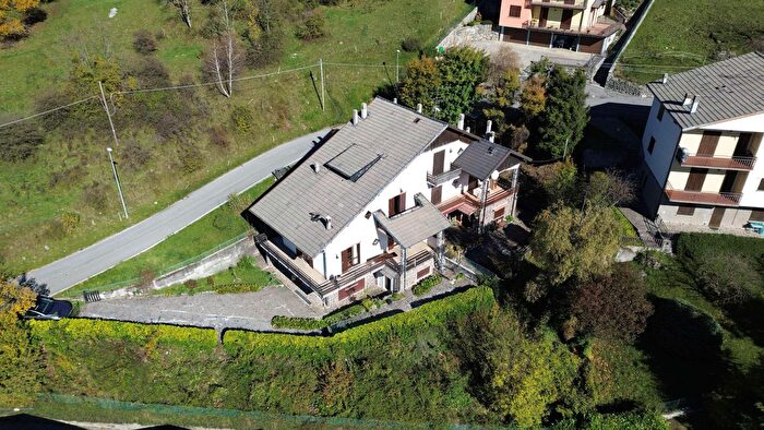 Casa con 5 locali in vendita in Via Italia, Fuipiano Valle Imagna