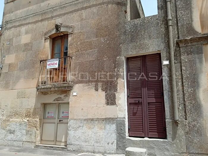 Casa bilocale in vendita in Via Maria dUngheria, Scorrano