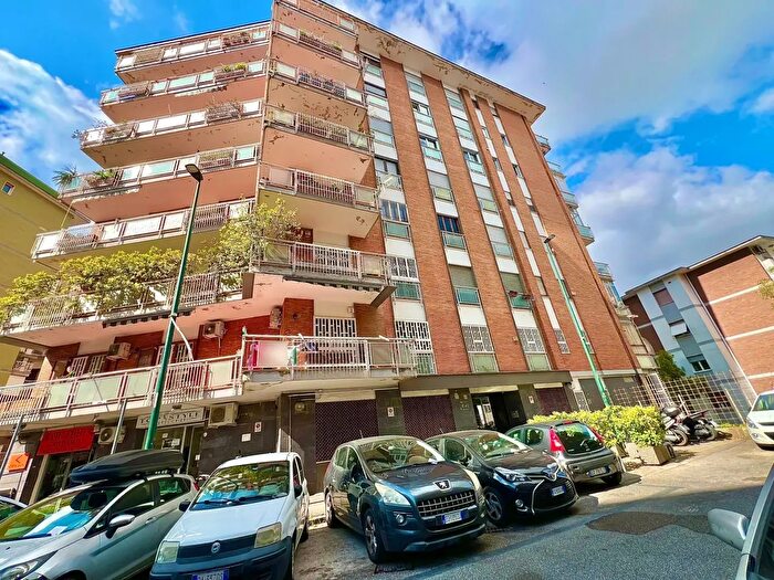Appartamento con 5 locali in vendita in Via Guido De Ruggiero, Napoli