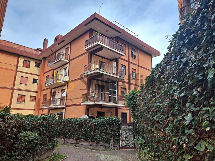 Appartamento trilocale in affitto in Piazza Guglielmo Marconi, Grottaferrata