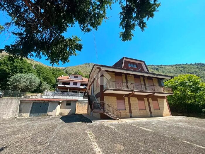 Appartamento con 10 locali in vendita in Via Littorio, Roccasecca