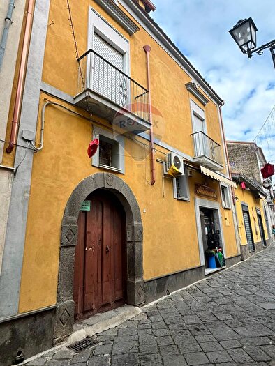 Casa trilocale in vendita in Via Cavella, Sessa Aurunca