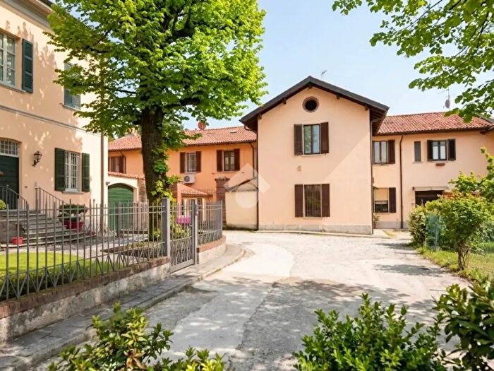 Appartamento quadrilocale in vendita in Via Roma, Cernusco Lombardone