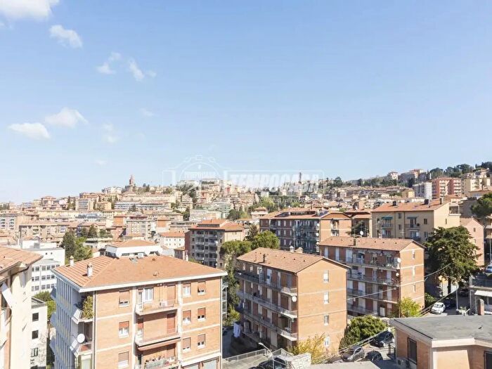 Appartamento quadrilocale in vendita in Via Jacopone da Todi, Perugia