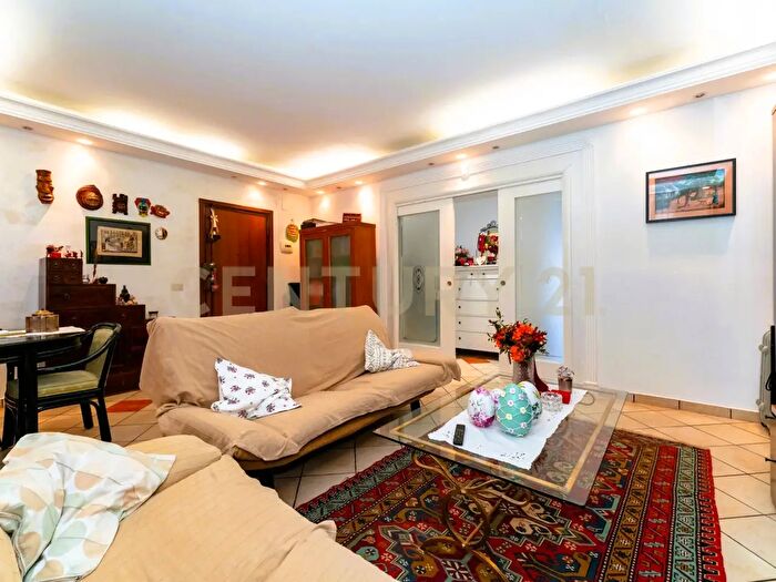 Appartamento con 6 locali in vendita in Via Carmelo Salanitro, Catania