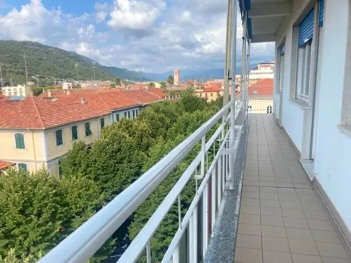 Appartamento con 5 locali in vendita in Viale Martiri della Libertà, Albenga