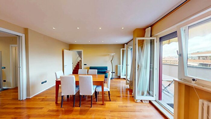 Appartamento con 10 locali in vendita in Via Gallenga, Perugia