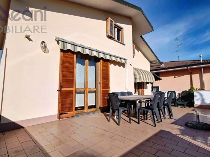 Appartamento trilocale in vendita in Via Dante Alighieri, Pieve Emanuele