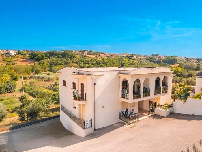 Appartamento trilocale in vendita in Str Colle Carullo, Pescara