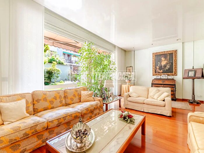 Casa con 11 locali in vendita in Via Privata Francesco Bartolozzi, Milano