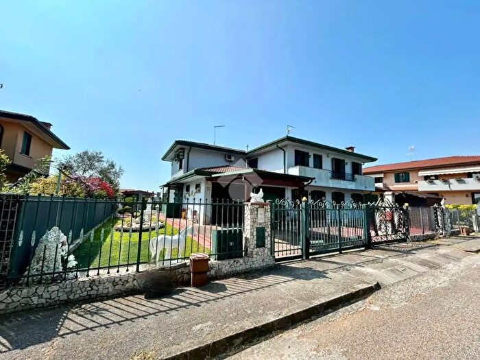 Appartamento trilocale in vendita in Casa Correzzola Via Gramsci Civè Civè, Correzzola