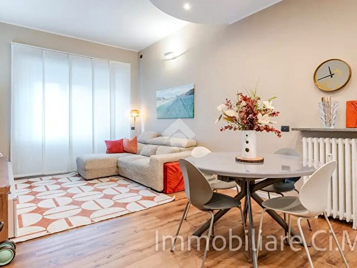 Appartamento trilocale in vendita in Via Ingegnoli, Milano