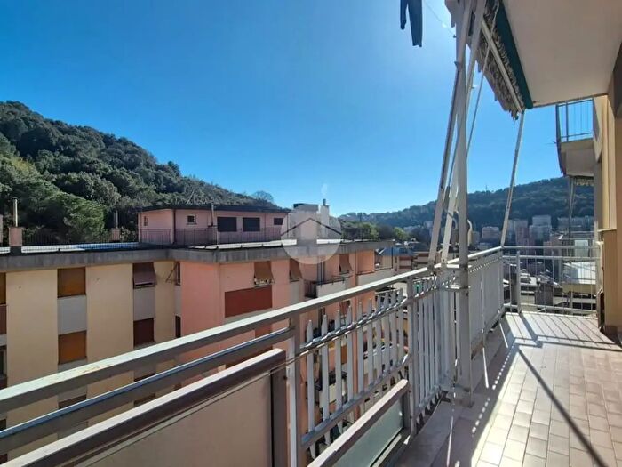 Appartamento quadrilocale in vendita in Via Tortona, Genova